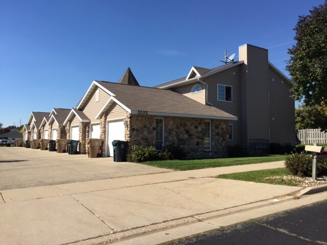 Building Photo - Stone Creek Townhomes