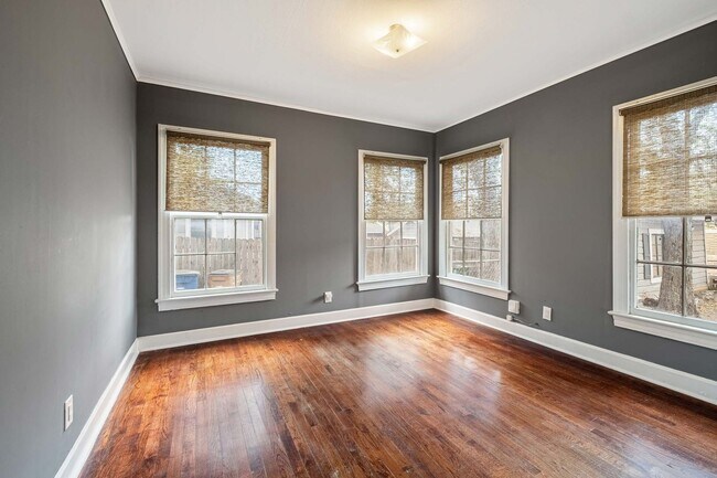 Building Photo - Charming Bryker Woods Retreat