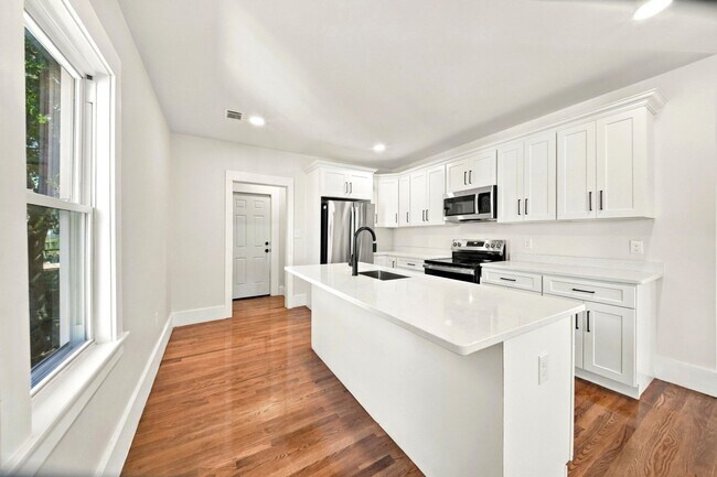 Building Photo - 32 Westmore Rd