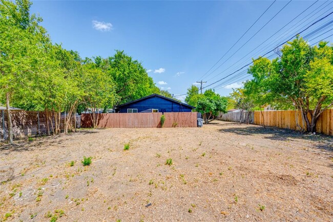 Building Photo - 3306 Dolphin Dr