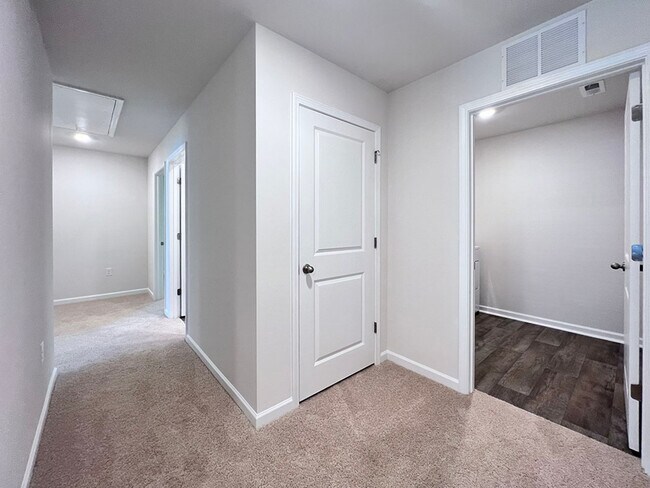 Building Photo - 258 Palm Dr