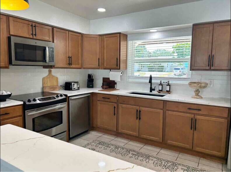 Building Photo - 1403 Stonehaven Way