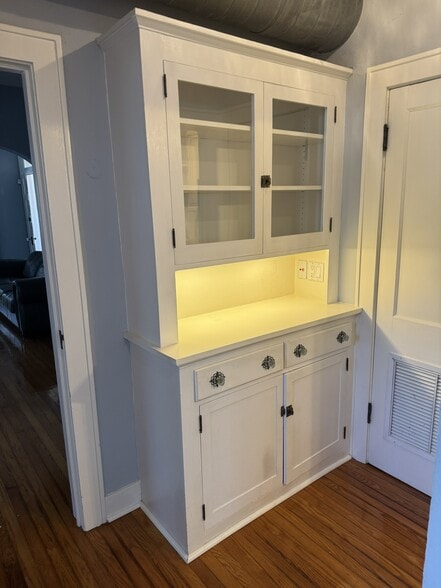 HUTCH - 1217 SE 1st Ave