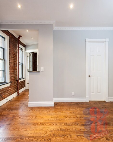 Building Photo - 416 E 13th St