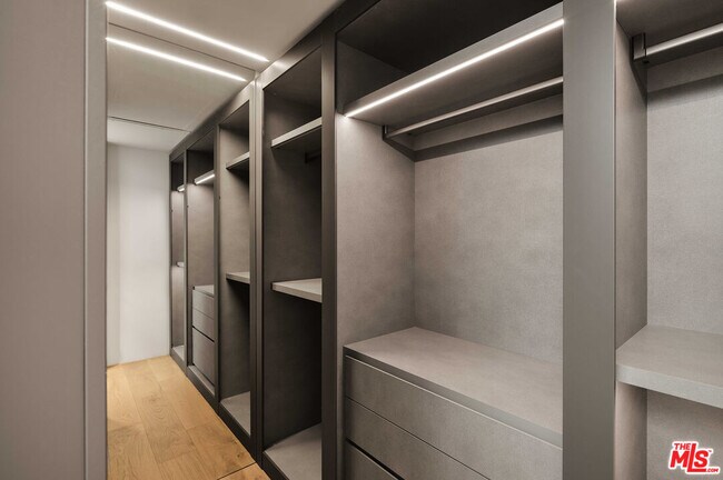 Building Photo - 533 Grand Blvd