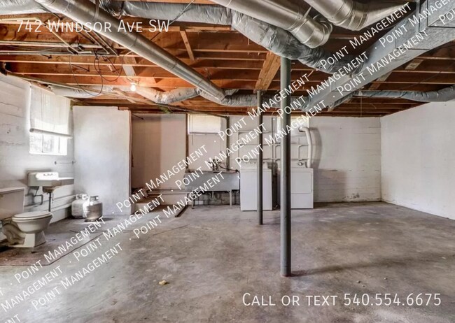 Building Photo - 742 Windsor Ave SW
