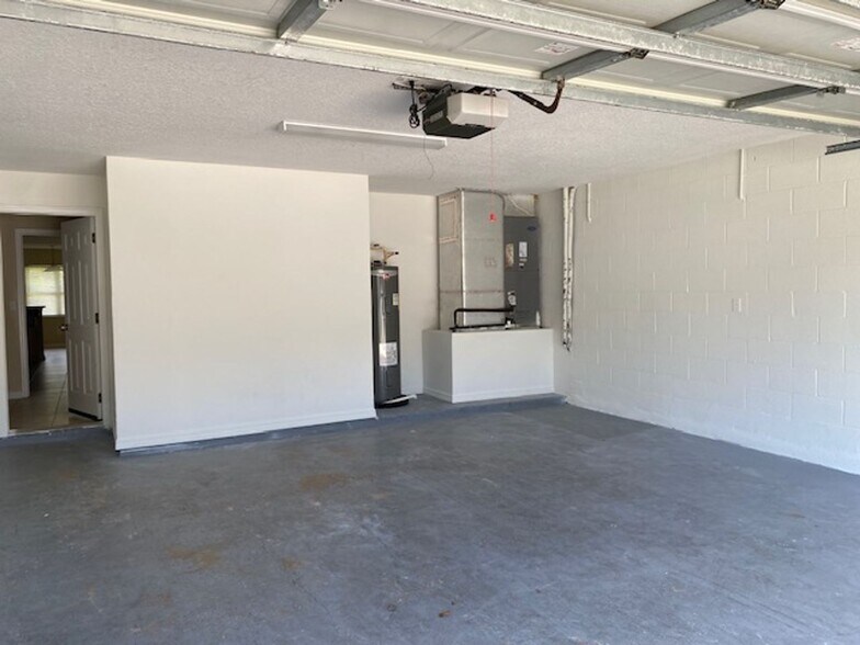 Building Photo - 21 Bennett Ln