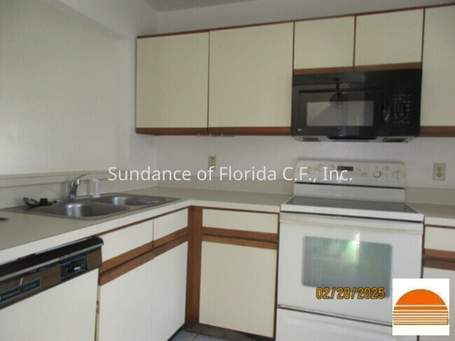 Building Photo - Community Pool  Osceola County