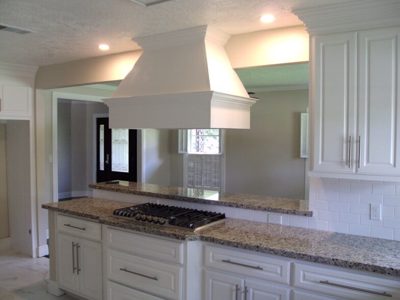 kitchen, breakfast area space - 2490 Harrison Ave