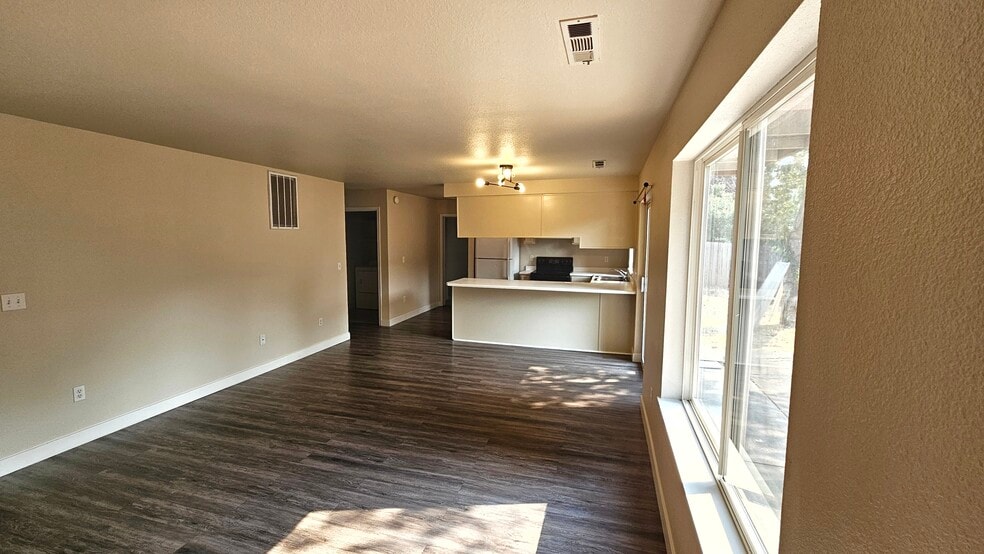 Building Photo - 3060 Sheraton Ct