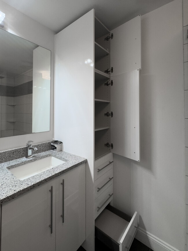 Building Photo - 931 Holbrook Cir