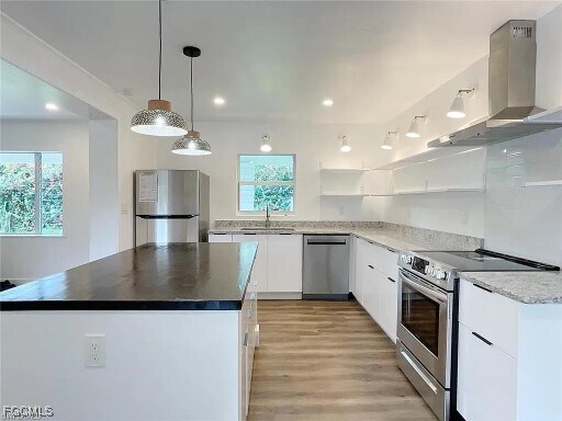 Building Photo - 2027 Maravilla Cir