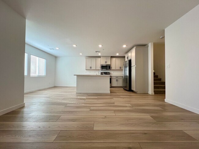Building Photo - Beautiful Newer 4 Bedroom Home in Cadence with Large Loft