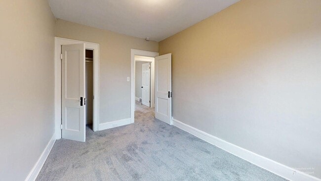 Building Photo - Edgewater Neighborhood - 3 bedroom - 2 Bat...