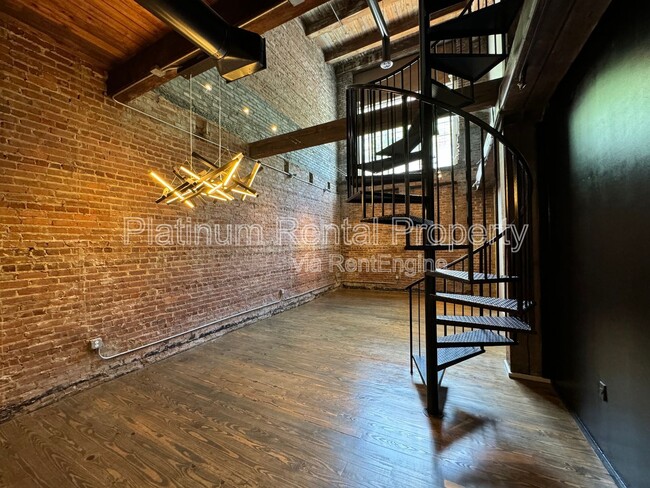 Building Photo - 326 Nelson St SW