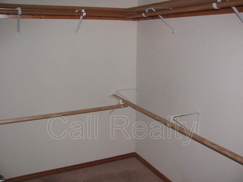 Building Photo - 1706 W Tieton Ave