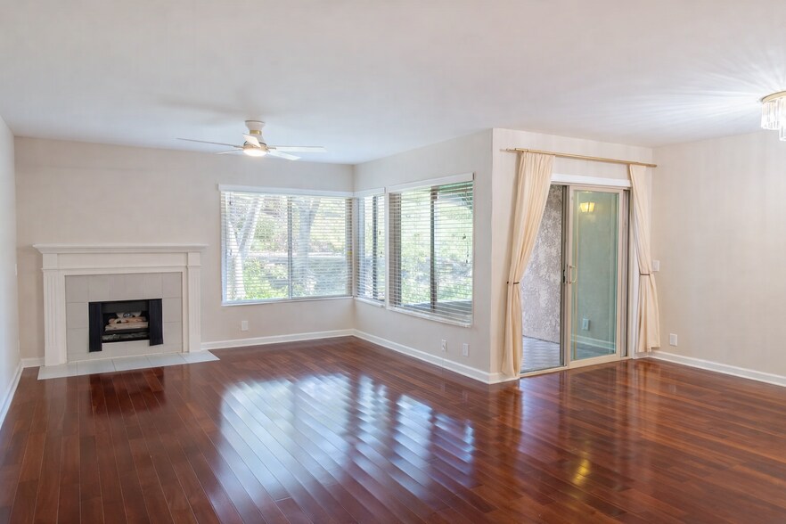 Building Photo - 10425 Caminito Cuervo