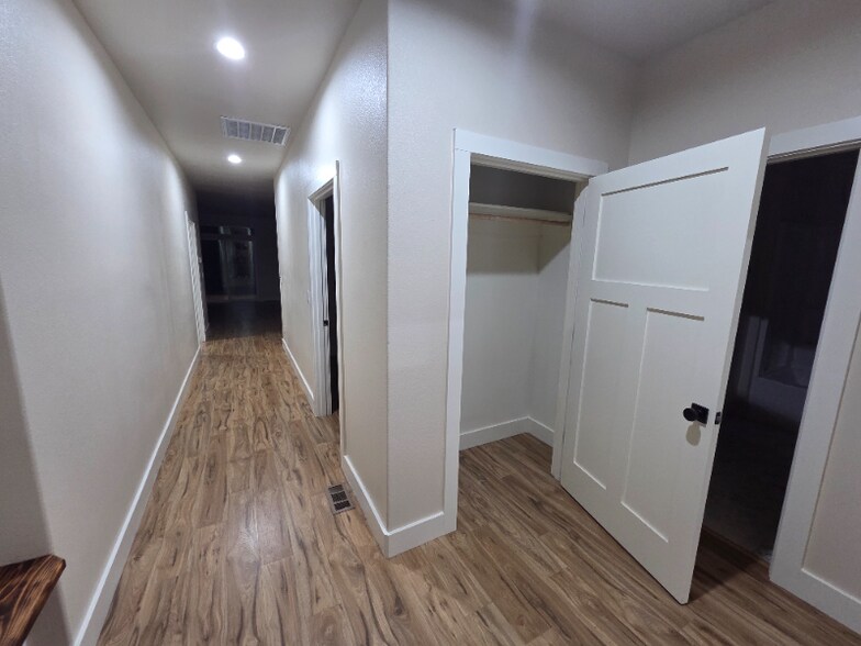 Building Photo - 27908 U St