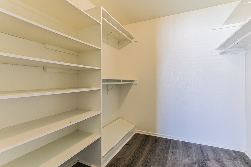 Building Photo - 728 W El Prado Rd