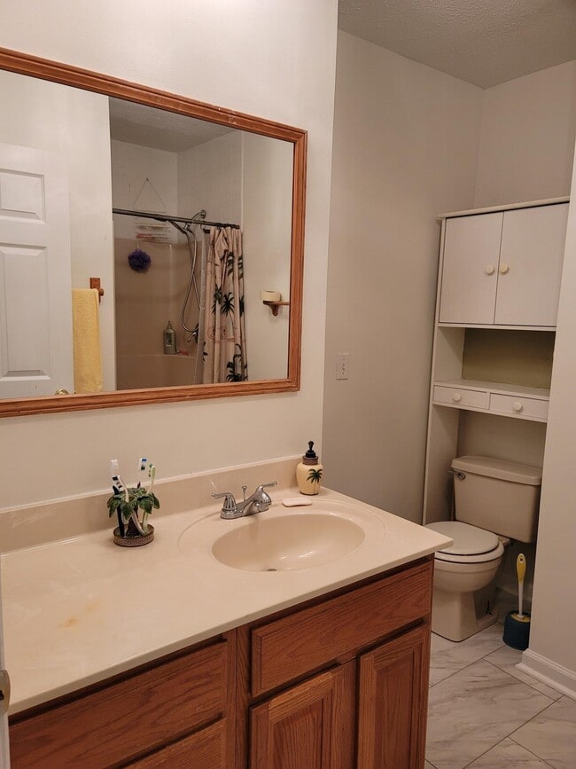 Building Photo - 331 Glenwood Dr