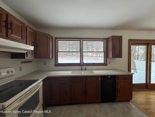 Building Photo - 1220 Co Rte 22