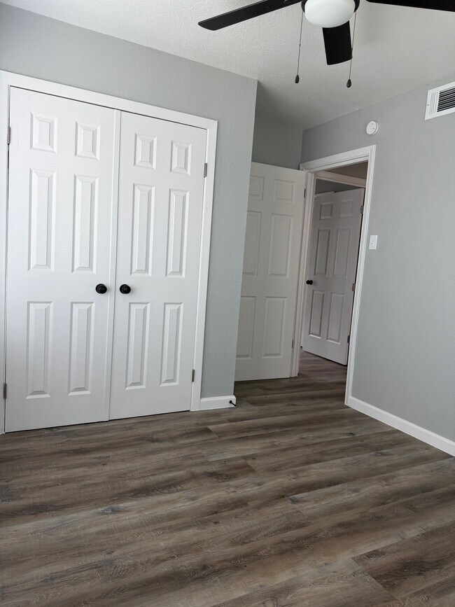 Building Photo - 12 Pershing Dr