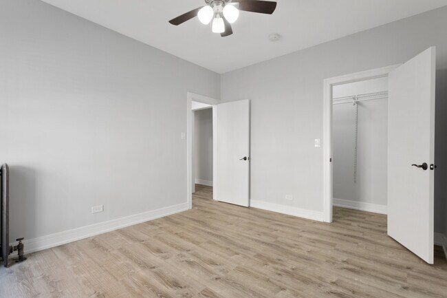 Building Photo - 6942 N Wolcott Ave