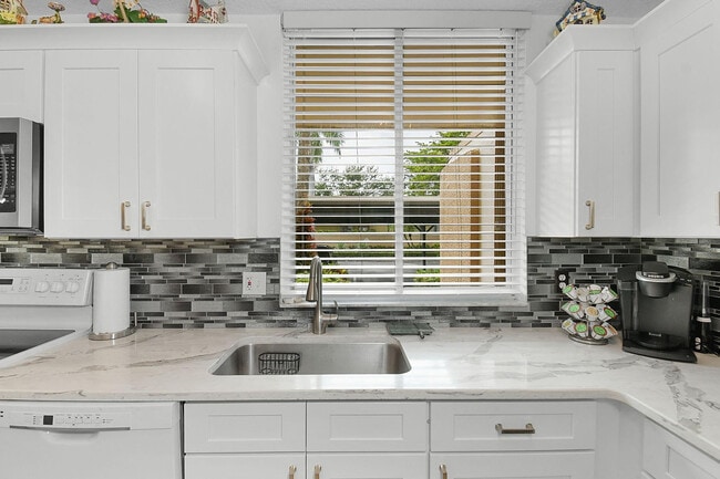 Building Photo - 3412 NE Causeway Blvd