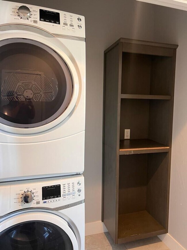 Building Photo - 1010 Mud Pie Ln