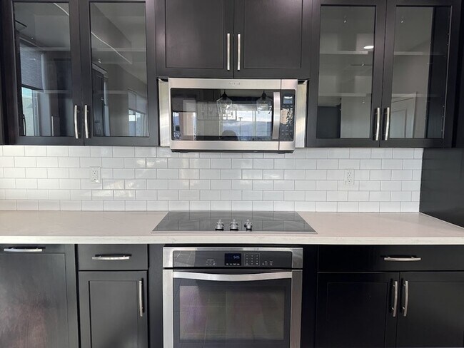 Building Photo - Chandler Luxury Townhome