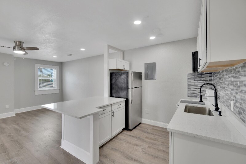 Building Photo - 14 21st St N