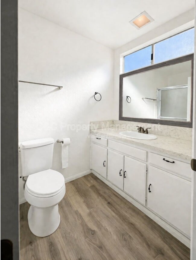 Building Photo - 823 Aspen St