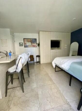 Building Photo - 408 SE 12th Ct