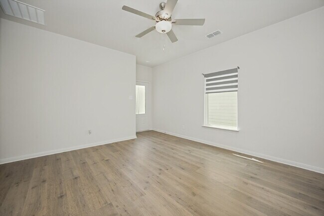 Building Photo - Modern 3BR Home with Open Floor Plan in Ponder, TX