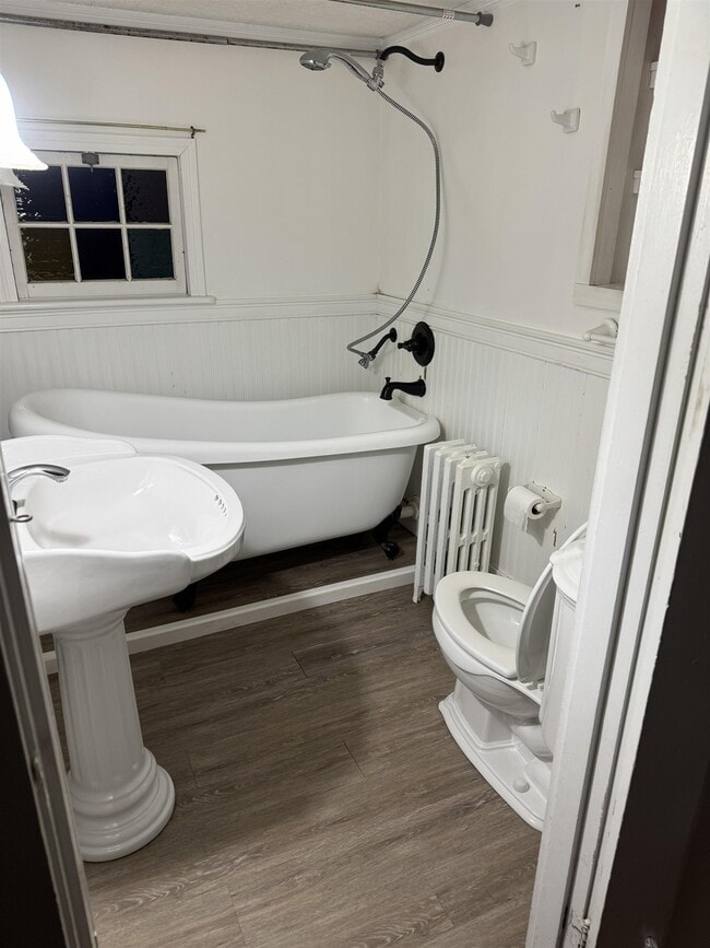 Building Photo - 5 Perry Ave