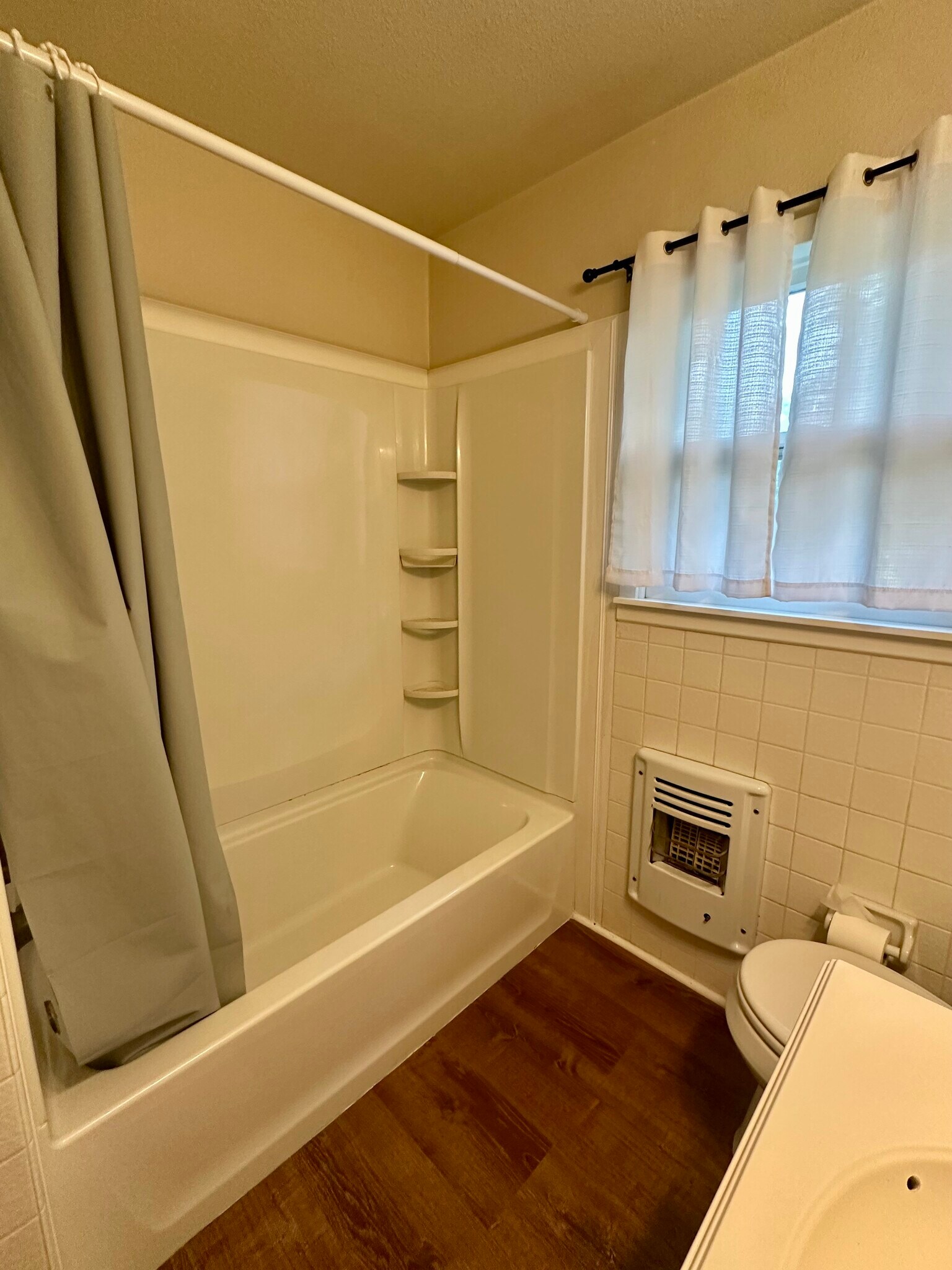 Building Photo - 1316 Eastview Dr