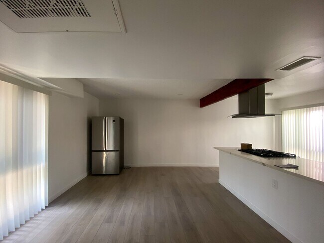 Interior Photo - 3315 W 104th St