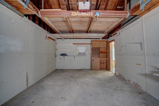 Building Photo - 3717 Brentwood Dr