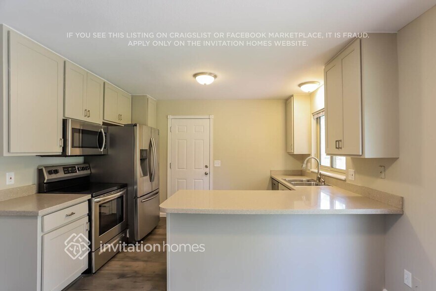 Building Photo - 17768 E Montana Pl