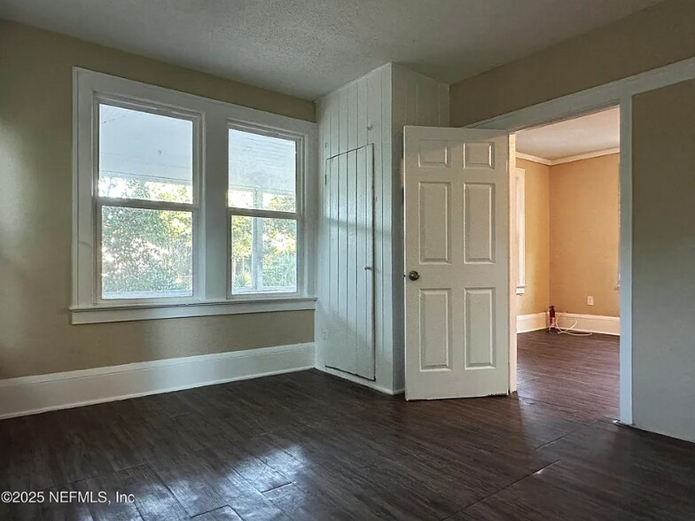 Building Photo - 6428 Elwood Ave