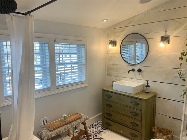 Building Photo - 2208 Washington St