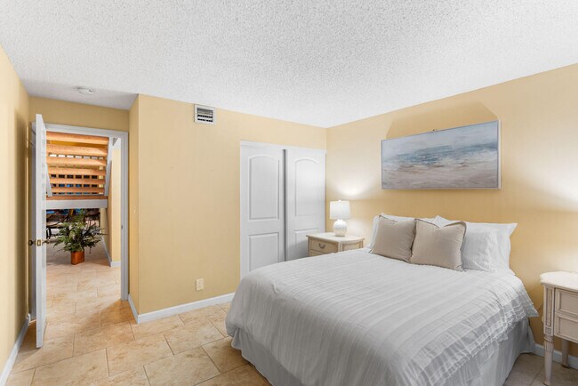 Building Photo - 229 Old Meadow Way