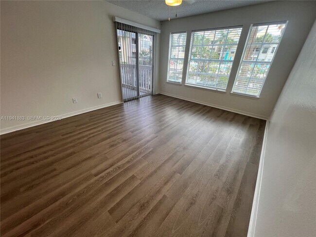 Building Photo - 1055 S Hiawassee Rd