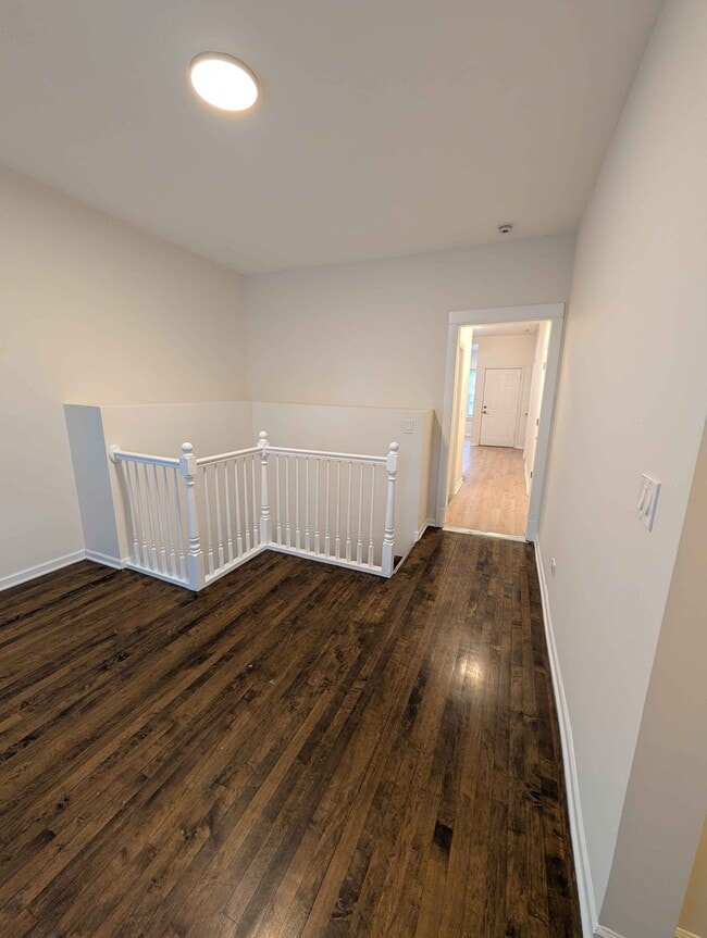 Building Photo - 2302 N Hamlin Ave