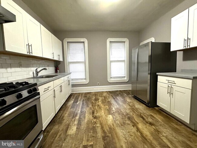 Building Photo - 6539 Park Ave