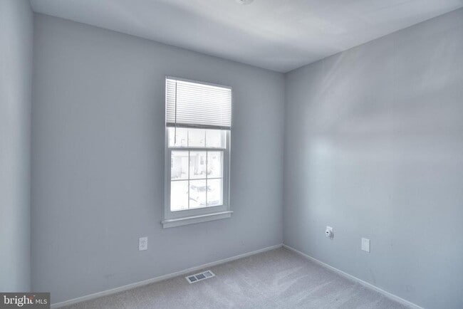 Building Photo - 3 Birdseye Ct