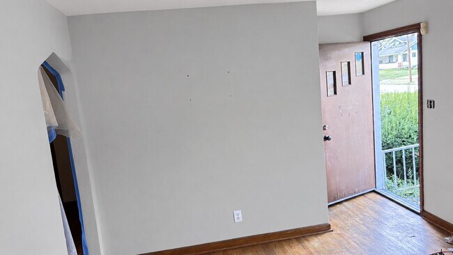 Building Photo - 949 E Philadelphia Ave