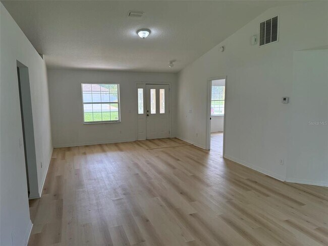 Building Photo - 6 Prince Manfred Pl
