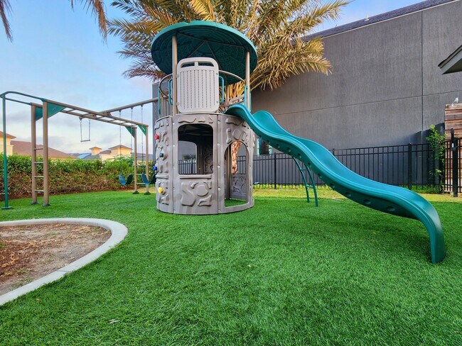 Building Photo - Cornell