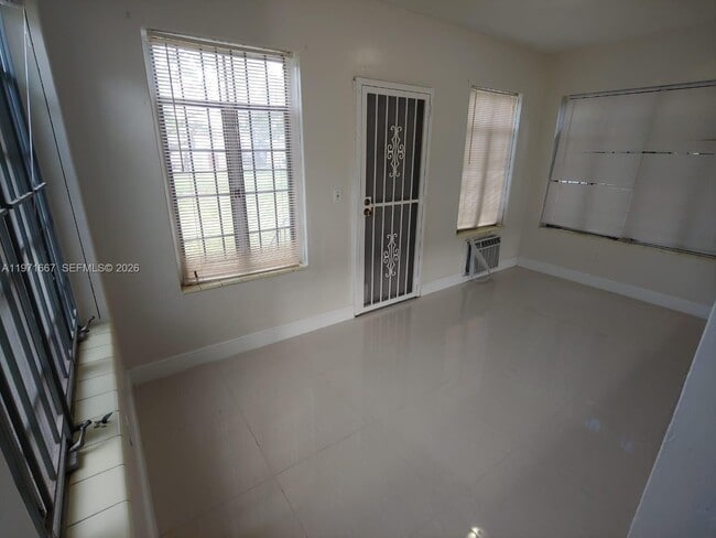 Building Photo - 1465 NE 149th St